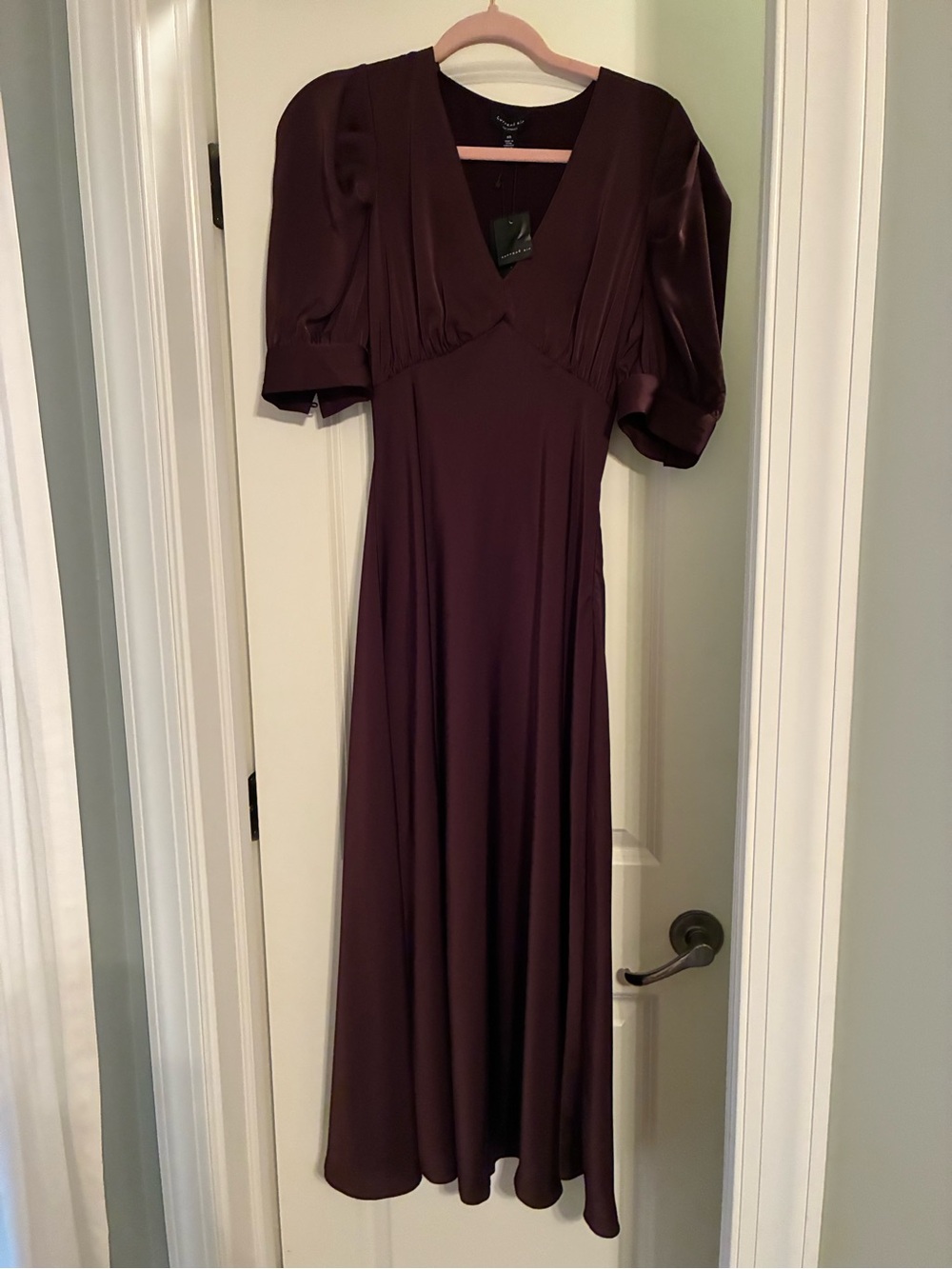 Current Air Deep Plum Midi Dress with V-Neck and Puff Sleeves